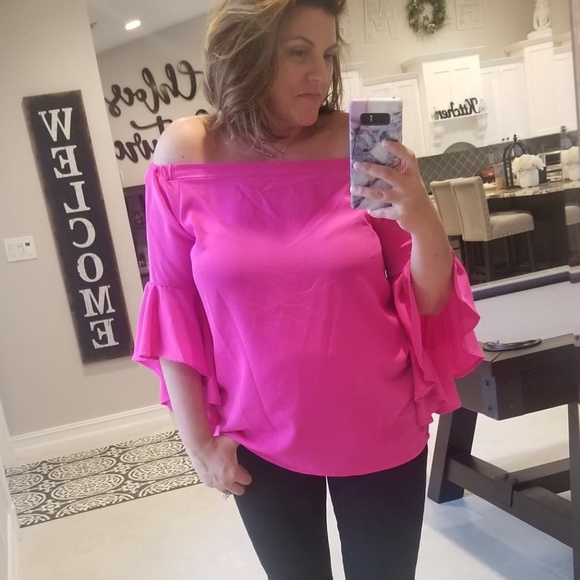 Off Shoulder Ruffled Top - Picture 4 of 4